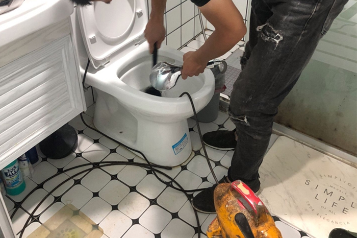 汉沽马桶堵塞自己疏通还是找师傅？专业上门服务让你省时更省心